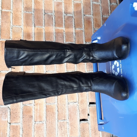 Size 8 Fergalicious by Fergi Low Heel Tall Boots - Picture 3 of 13